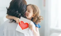 Annenize Sevginizi Gösterin, En Güzel Anneler Günü Mesajları