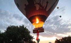Kapadokya'da balonlar Türk bayraklarıyla uçtu