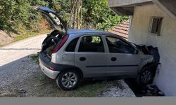 Ordu'da evin duvarına çarpan otomobildeki 4 kişi yaralandı