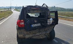 Samsun'da kamyonun çarptığı otomobildeki 3 kişi yaralandı