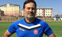Ahat Kömürlüoğlu, Sivas 4 Eylül Belediyespor ile Prensip Anlaşması Yaptı
