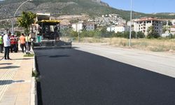 Amasya'da sıcak asfalt çalışmaları devam ediyor