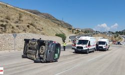 Amasya'da iki hafif ticari araç çarpıştı, 4 kişi yaralandı