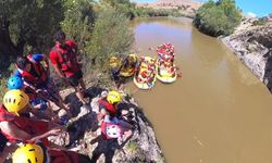 Erzincan’da babalar ve bebeler raftingte!