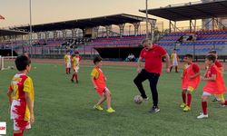 Başkan Semih Tepebaşı Genç Sporcularla Sahada Buluştu