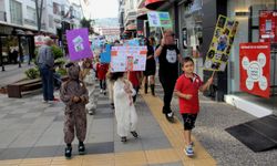 Sinop'ta ilkokul öğrencileri hayvan haklarına dikkat çekmek için yürüdü