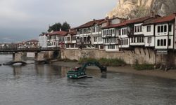 Amasya Yeşilırmak’ta temizlik ve dolgu çalışması