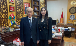 Devlet Bahçeli’nin Avukatlık Cübbesini elleriyle giydirdiği akrabası Gizem Fettahlıoğlu Kimdir?