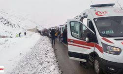 Erzincan Sakaltutan'da Yolcu Otobüsü Devrildi