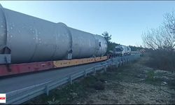 Dönekse’de Dev Rüzgar Gülü Gövdesi: Trafik İçin Kaos Anları!