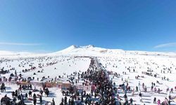 Binlerce turist Erciyes’in pistlerine akın etti