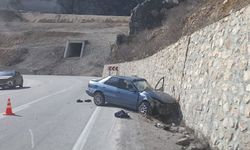 Otomobil istinat Duvarına Çarptı!
