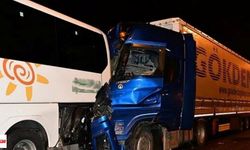 Bilecik’te öğrenci taşıyan otobüse arkadan tır çarptı; 18 kişi yaralandı