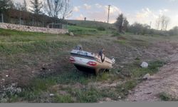 Tokat’ta Otomobil Şarampole Devrildi!