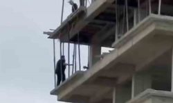 Boşanma aşamasındaki şahıs, çocuğuyla inşaata çıktı