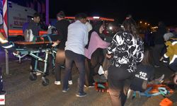 İki Araç Çarpıştı, Yayaların Arasına Daldı: 11 Kişi Yaralandı