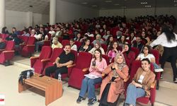 Erbaa'da Sanat Rüzgarı: "Gülemiyorum" Tiyatro Gösterisi İlgi Gördü!