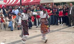 Yöresel Folklor Ekibinden Spor Ayakkabılı Oyun 'Olmadı!' Dedirtti!