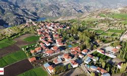 Tokat'ta Dağların Eteklerinde Yer Alıyor Dibinden Irmak Akıyor Emekliler Buraya Akın Ediyor Sakinliği Cezbediyor