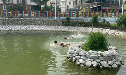 Tokat'ta Sıcaktan Bunalan Çocuklar Süs Havuzuna Koştu
