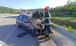 Niksar'da Kontrolden Çıkan Araç Bariyerlere Çarptı