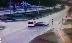 Amasya'da Trafik Kazası Güvenlik Kamerasına Yansıdı: 5 Yaralı