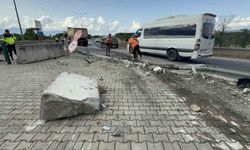 Tır Karayolları Binasını Teğet Geçti, Faciadan Dönüldü