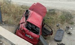 Tokat'ta hurdaya dönen otomobilden sağ çıktılar