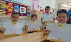 Niksar’da Karne Heyecanı: Öğrenciler Karnelerini Protokolün Elinden Aldı