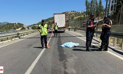 Tokat Yönünden Yürüyen Yayalara Tır Çarptı: 70 Yaşındaki Kadın Hayatını Kaybetti