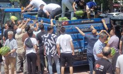 Tokat'ta 15 ton karpuzu "hayrına" dağıttı