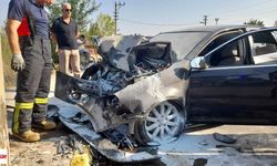 Erbaa’da otomobil beton direğe çarptı: Araç hurdaya döndü, 1 kişi yaralandı