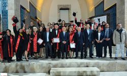 60 yaşından sonra kep attılar: Tazelenme Üniversitesi ilk mezunlarını verdi