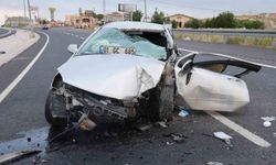 Otomobil direğe çarptı: 1 çocuk ölü, 3 yaralı