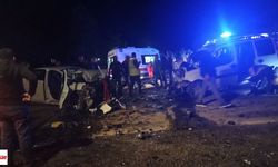 İki Araç Kafa Kafaya Çarpıştı, Ortalık Savaş Alanına Döndü: 4’ü Ağır 8 Yaralı