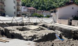 Niksar'da kavşak ortasındaki mezar altından türbe çıktı