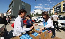 Tokat Belediyesi çocukları LGS sınavına giren velilere ikramda bulundu