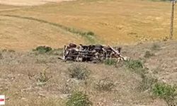 Sivas-Tokat Yolunda Korkutan Kaza: İş Makinesi Devrildi, Facianın Eşiğinden Dönüldü