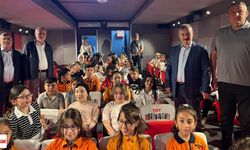 TRT Mobil Sinema Tırı Niksar’da Çocuklarla Buluştu