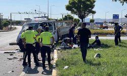 Havalimanı Kavşağında 2 Kamyonet Çarpıştı: 5 Yaralı Var