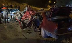 iki otomobil çarpıştı, ölü ve yaralılar var