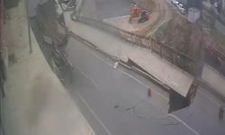 Yolun çökme anı güvenlik kamerasına yansıdı