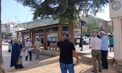 Tokat'ta Durakta Değil Durağın Gölgesinde Otobüs Beklendi