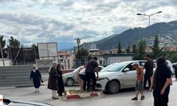 Tokat'ta Hastane Önünde Kaza: Virajı Alamadı