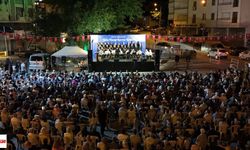 Niksar Türk Müziği Korosu İlk Konserinde Çilhane Meydanı'nı Doldurdu