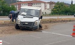 Erbaa'dan Amasya'ya Giden Tokat Plakalı Minibüs Kaza Yaptı: Aynı Aileden 4 Yaralı