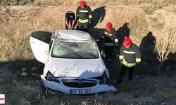 Ön Tekeri Koptu, 250 Metre Sürüklendi! Tokat Plakalı Otomobil Şarampole Yuvarlandı: 1'i Bebek 3 Yaralı
