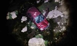 Otomobil çaya uçtu: 4 yaralı