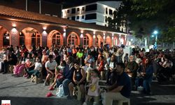 Erbaa’da sinema salonu bahçeye taşındı, çocuklar akın etti