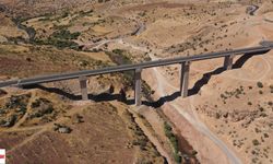 335 Metre Uzunluğunda 5 Açıklıktan Oluşuyor 2 İl Arasında Güvenli Geçiş Sağlıyor Ulaşım Altyapısına Değer Katıyor